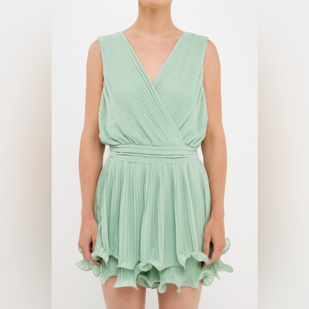 Women’s Endless Rose Pleated Romper Medium - Picture 7 of 10